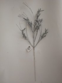 Kalėdinė dekoracija Šakelė, su baltos spalvos smilgelėmis, ir lapeliais, 68 cm