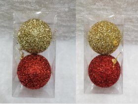 Eglutės žaisliukų rinkinys 2 vnt., auksinės ir raudonos sp., blizgūs, skersmuo 10 cm.
