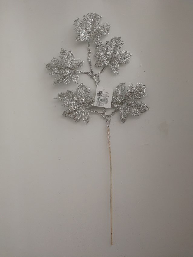 Kalėdinė dekoracija Šakelė, aukso spalvos, skylinėtais lapeliais, 58 cm