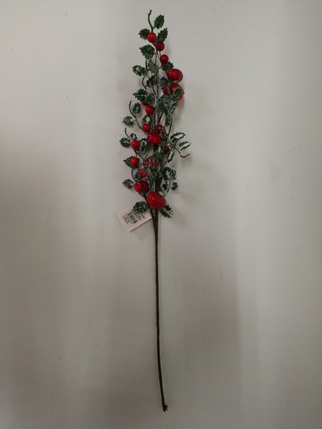 Kalėdinė dekoracija Šakelė, su raudonomis uogomis ir apšnerkšnijusiais lapais, 63 cm